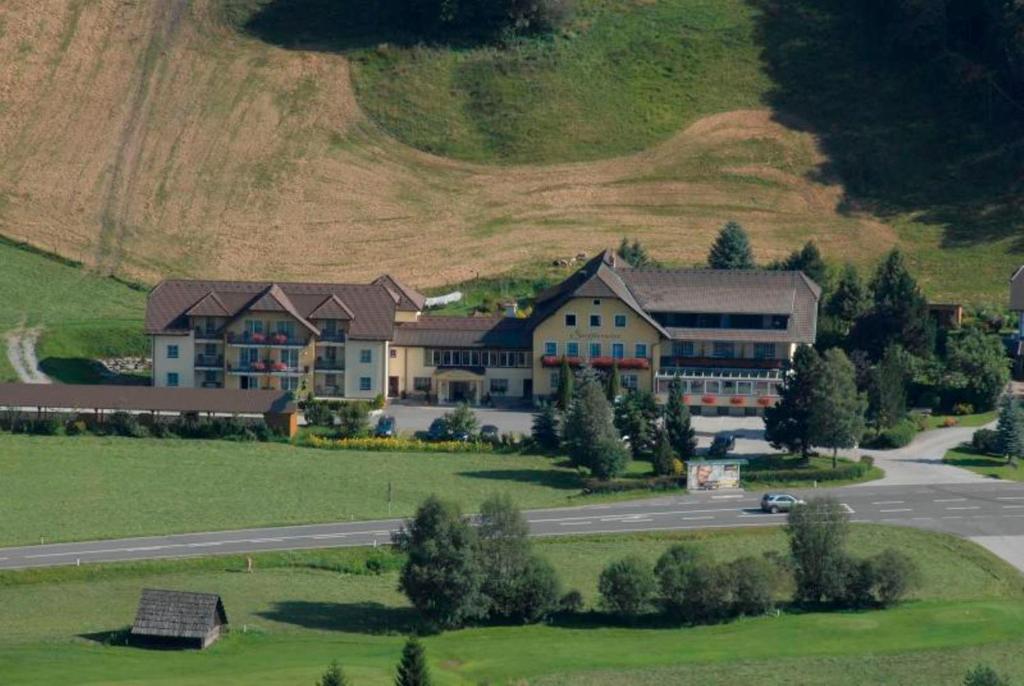 Landhotel Stofflerwirt Санкт-Міхель-ім-Лунгау Екстер'єр фото