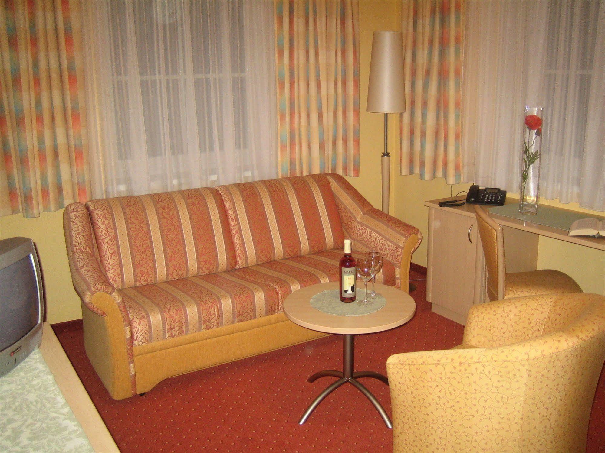 Landhotel Stofflerwirt Санкт-Міхель-ім-Лунгау Екстер'єр фото